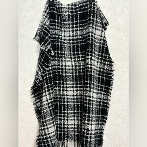 Black/White Plaid Blanket Scarf